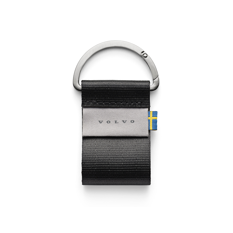 VOLVO LLAVERO COLOR NEGRO CON ETIQUETA DE LONA (Upcycled Col)